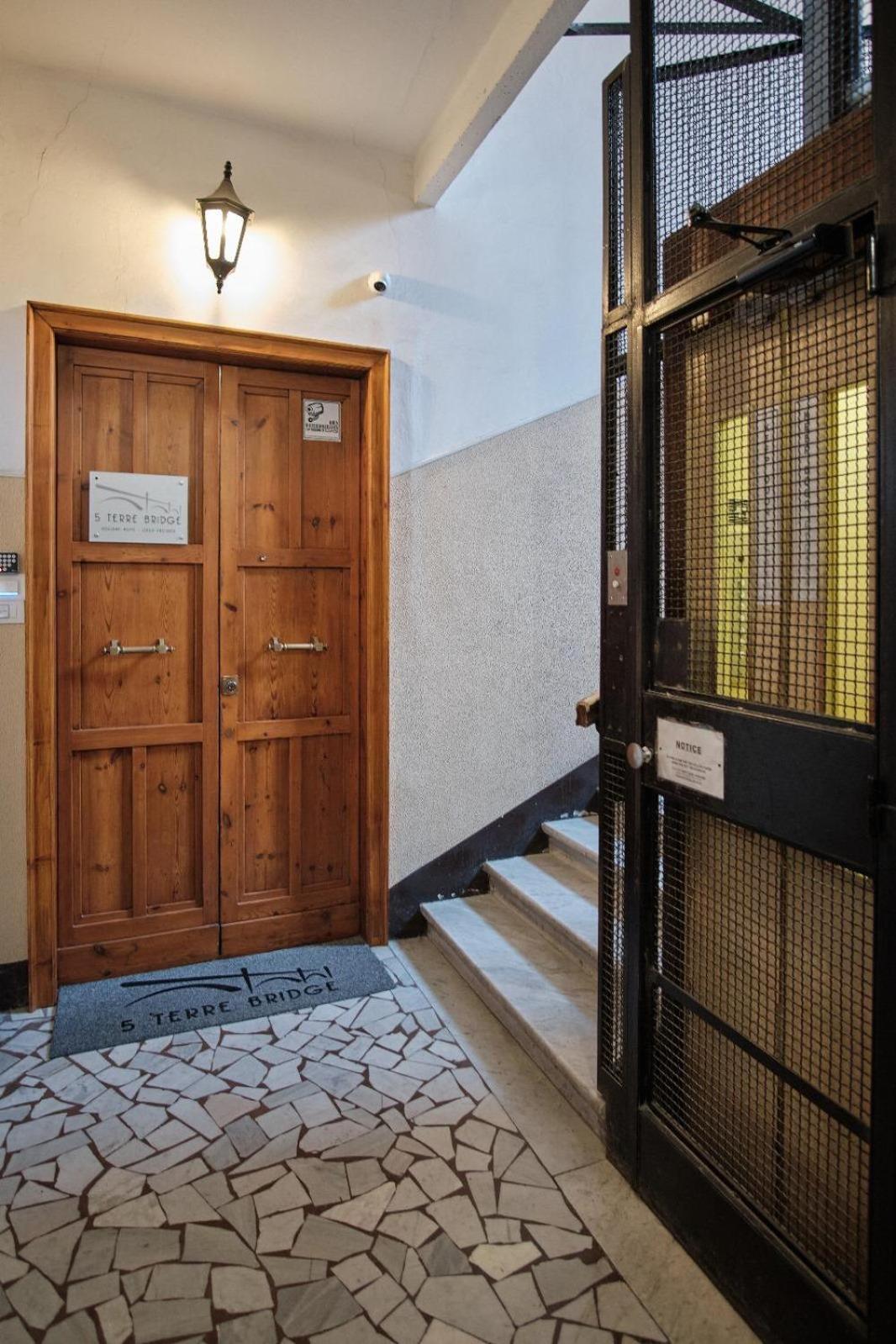 Cinque Terre Bridge Apartment Специя Екстериор снимка